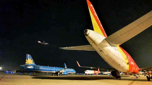Tăng số chuyến bay đêm tại Cảng hàng không quốc tế Tân Sơn Nhất phục vụ người dân di chuyển về quê đón Tết Nguyên đán